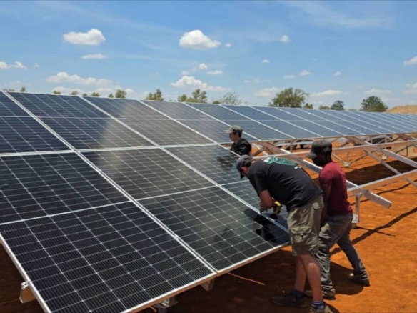 全球足跡 | “煤地→綠地”，陽(yáng)光能源Giga系列光伏組件首入津巴布韋